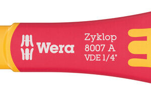Grzechotka 1/4" VDE Zyklop 8007 A, izolowana, z przełącznikiem zmiany kierunku pracy, 1/4" x 144 mm 05004866001 WERA