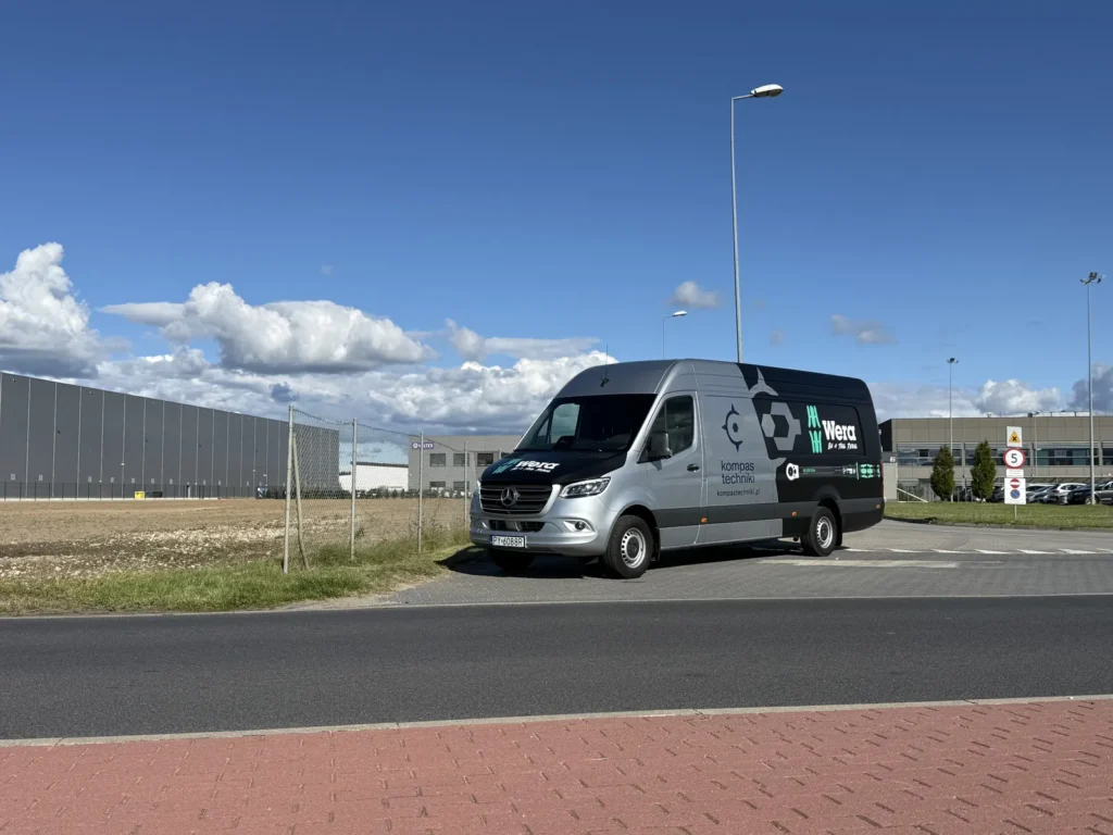 Mobilne stanowisko kalibracji kluczy dynamometrycznych Kompas Techniki – samochód, który dojeżdża do klienta